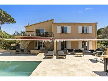 villa divisée en 3 appartements avec piscine chauffée et vue imprenable