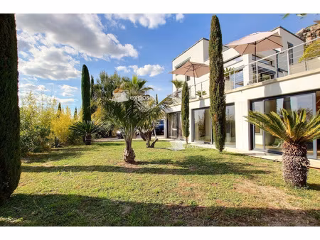 bien d'exception – villa contemporaine avec vue panoramique & piscine
