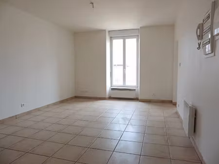 location appartement 3 pièces 70m2 sévérac-le-château 12150 - 491 € - surface privée