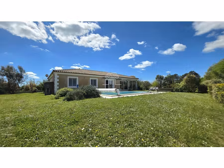 villa de plain-pied  120m²   5 pièces  vue dégagée et excellent dpe