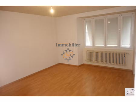 location appartement 5 pièces avec cour et garage