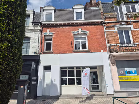 location local professionnel 130m²