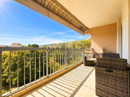 golfe-juan – lumineux 3/4 pièces traversant avec terrasse et parking