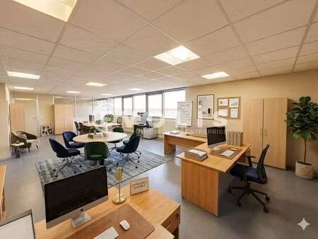 location bureaux 157 m² à 337 m²