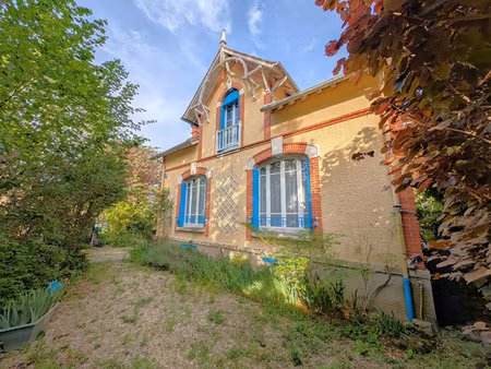 maison ancienne au centre d'auxerre dans un beau quartier à