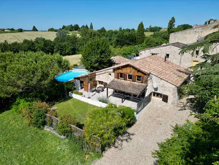 ensemble de trois maisons avec fort potentiel