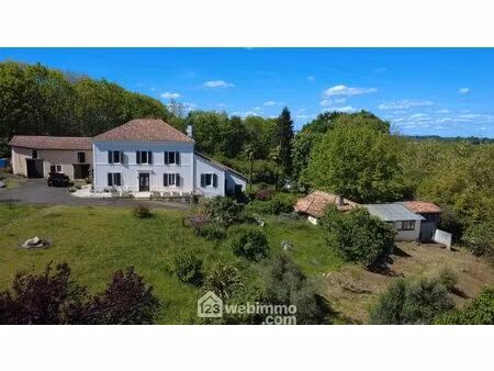 maison de maître avec dépendances  grand terrain et bois