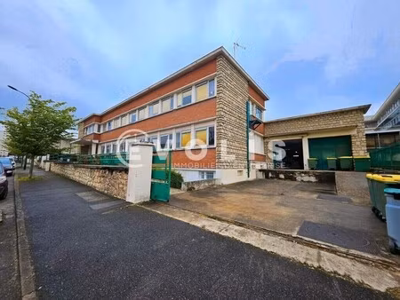 location local d'activités 2 400 m²