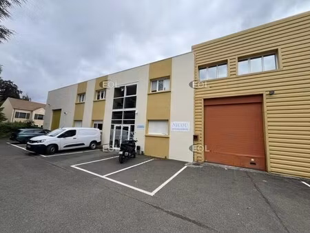 location local d’activités magny les hameaux 78114 754m²
