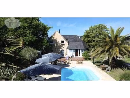 maison avec piscine et jardin névez (29)