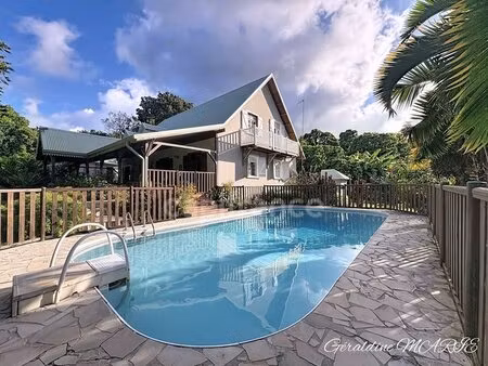 villa 242 m² avec piscine  t2 loué et terrain de 4 000 m²