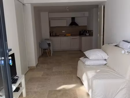location appartement 1 pièce 30 m² à aix-en-provence (13090)