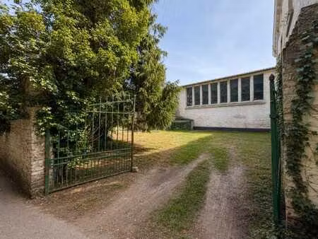 spacieux entrepôt aux multiples possibilités