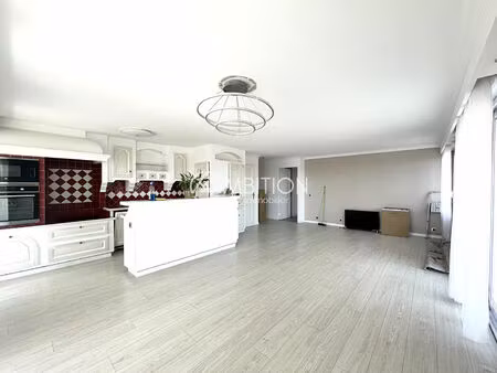 location à l'année : appartement familial avec vue de 104m² à fréjus