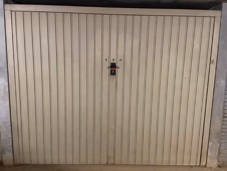 garage à louer - la londe les maures