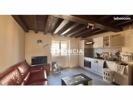 ? à vendre – appartement duplex 33 70 m² – chaleins (01480)  place de l’église