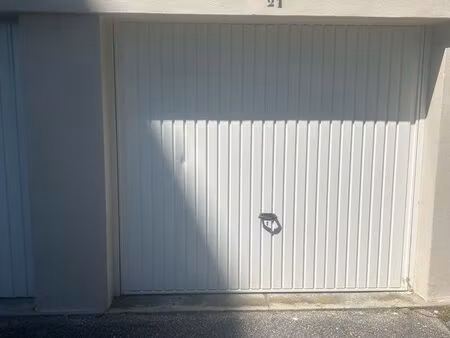 vente garage ecully box fermé