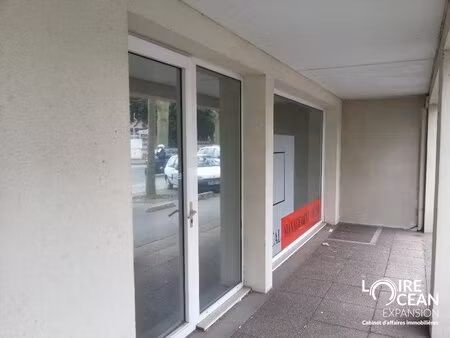 location local commercial 29m² nantes 44300