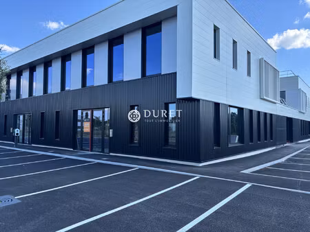 location local professionnel 234m² montaigu vendee 85600
