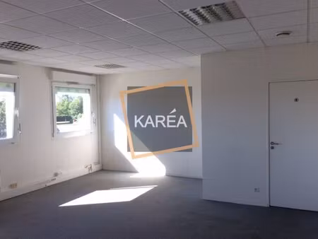 location local professionnel 57m² magny le hongre 77700