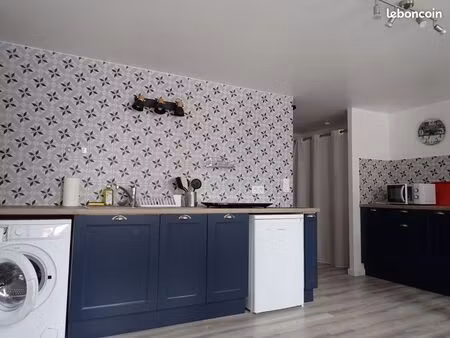 studio meuble renove - 28 m2 - centre - proche gare et campus