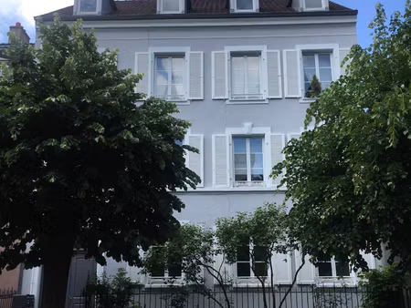 grand appartement 2 pièces de 63 m2 au rdc