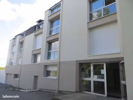location studio vide 380e