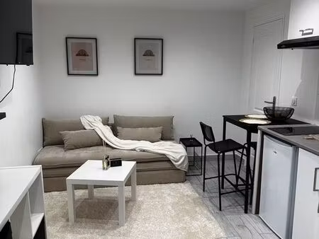 studio meublé à louer – idéalement situé et parfaitement desservi