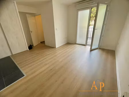 à louer - studio - rue de bayeux - pinel