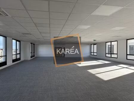 location local professionnel 1 629m² bussy st georges 77600