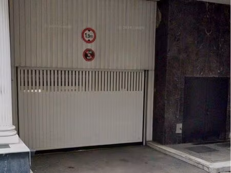 parking à louer paris08eme