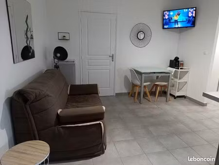 grand studioavec terrasse et garage proche transports et commerces