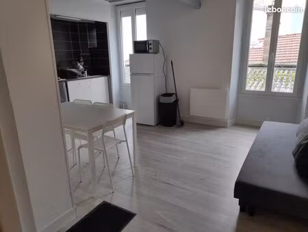 joli t2 meublé estacade 38m2 - dispo le 25 juin