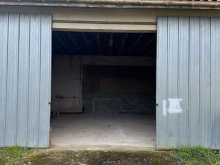 dépôt / local