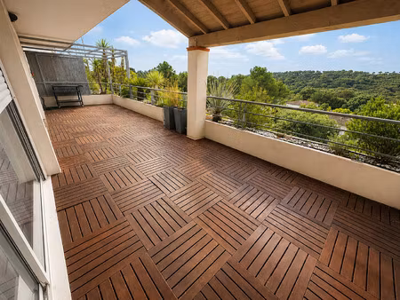 appartement t3 traversant de 70 m2 avec terrasse  garage  ca