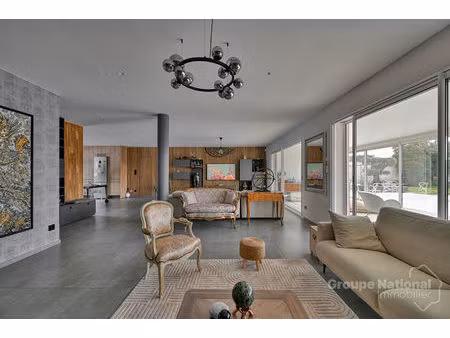 contemporaine haut de gamme  studio & bord de garrigue