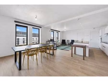 appartement-terrasse spacieux et moderne comprenant 3 chamb…