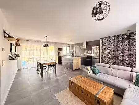 vente maison 4 pièces 93 m² à ferrieres (17170)  274 000 €