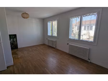 location maison  m² t-2 à poitiers  765 €