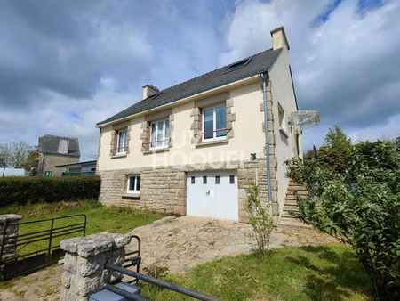 rare maison en plein bourg de plumelec !