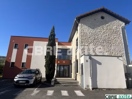 location local professionnel 140m² bourgoin jallieu 38300