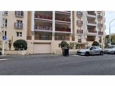 location local commercial bayonne 64100