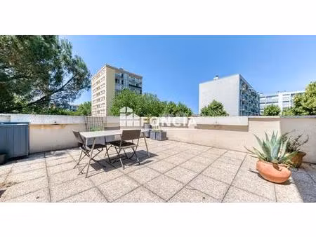 t3 duplex avec terrasse et stationnements à bron