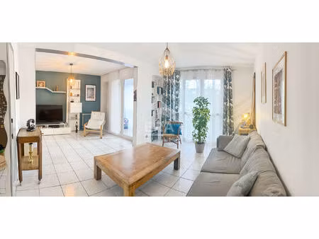 les pennes mirabeau - le clos ideal- appartement t4 de 83m2 avec 2 balcons dans une réside