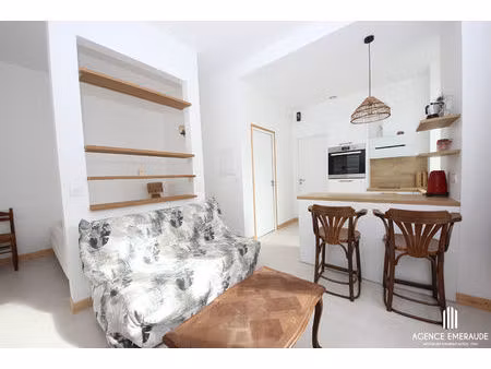 a vendre dinard hyper centre  studio de 24 m²   entièrement rénové.