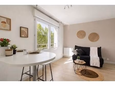 studio proche rond point de paris et blanche de castille