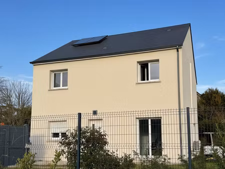 maison récente avec 4 chambres à châteauneuf-sur-loire