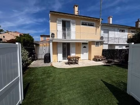 golfe juan : maison 4/5p mitoyenne d'un côté
