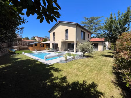 maison familiale 4 chambres avec piscine