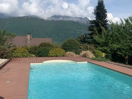 villa piscine et vue lac annecy